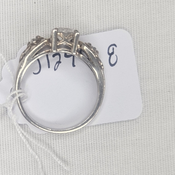 Avon Vintage Sterling Silver Cubic Zirconia Solitaire Style Ring Sz 8 EUC 70s
